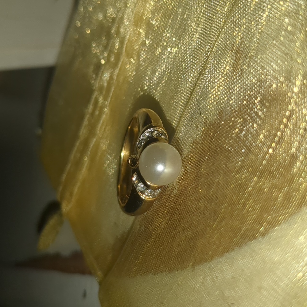 Vintage Avon Gold Pearl/Rhinestone Ring